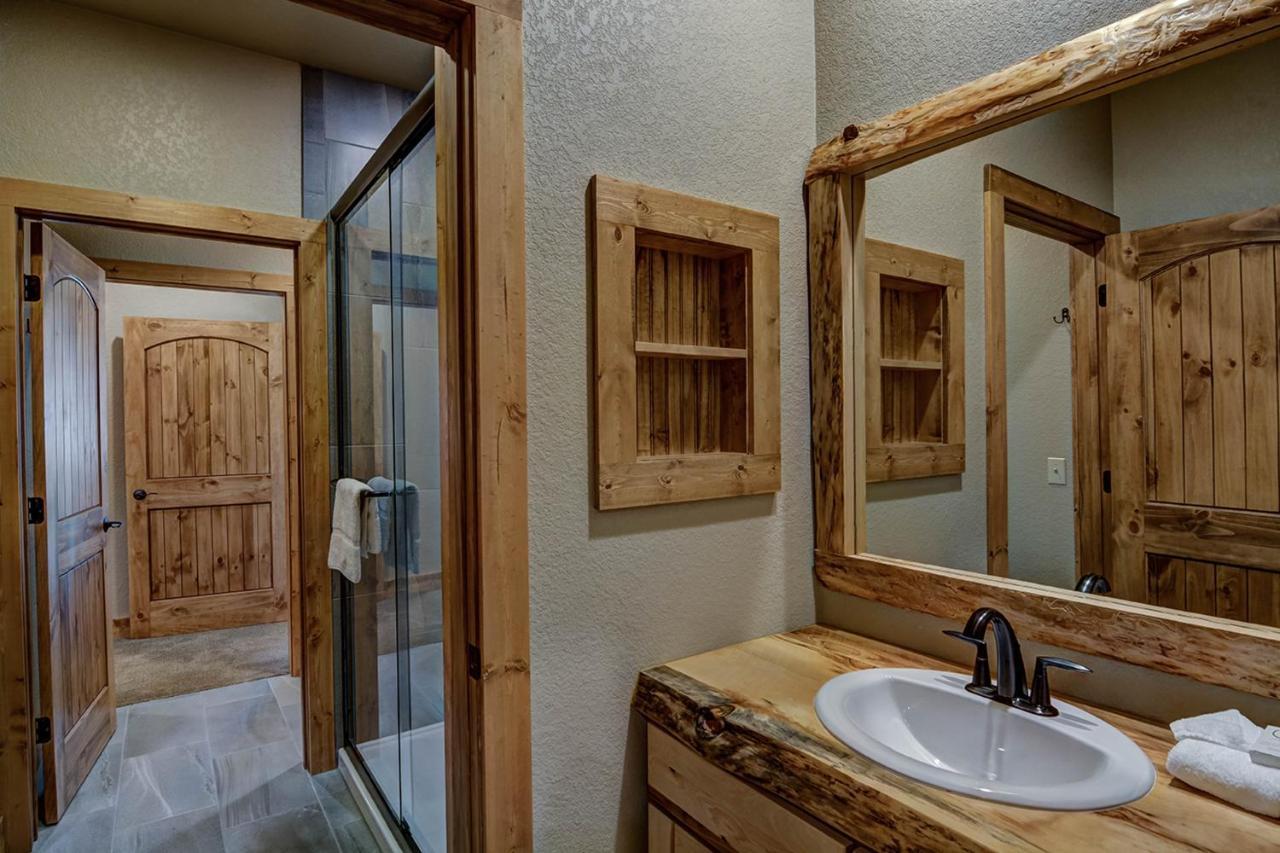 Whispering Pines Lodge: 9 Bedroom Eagle River Exterior foto