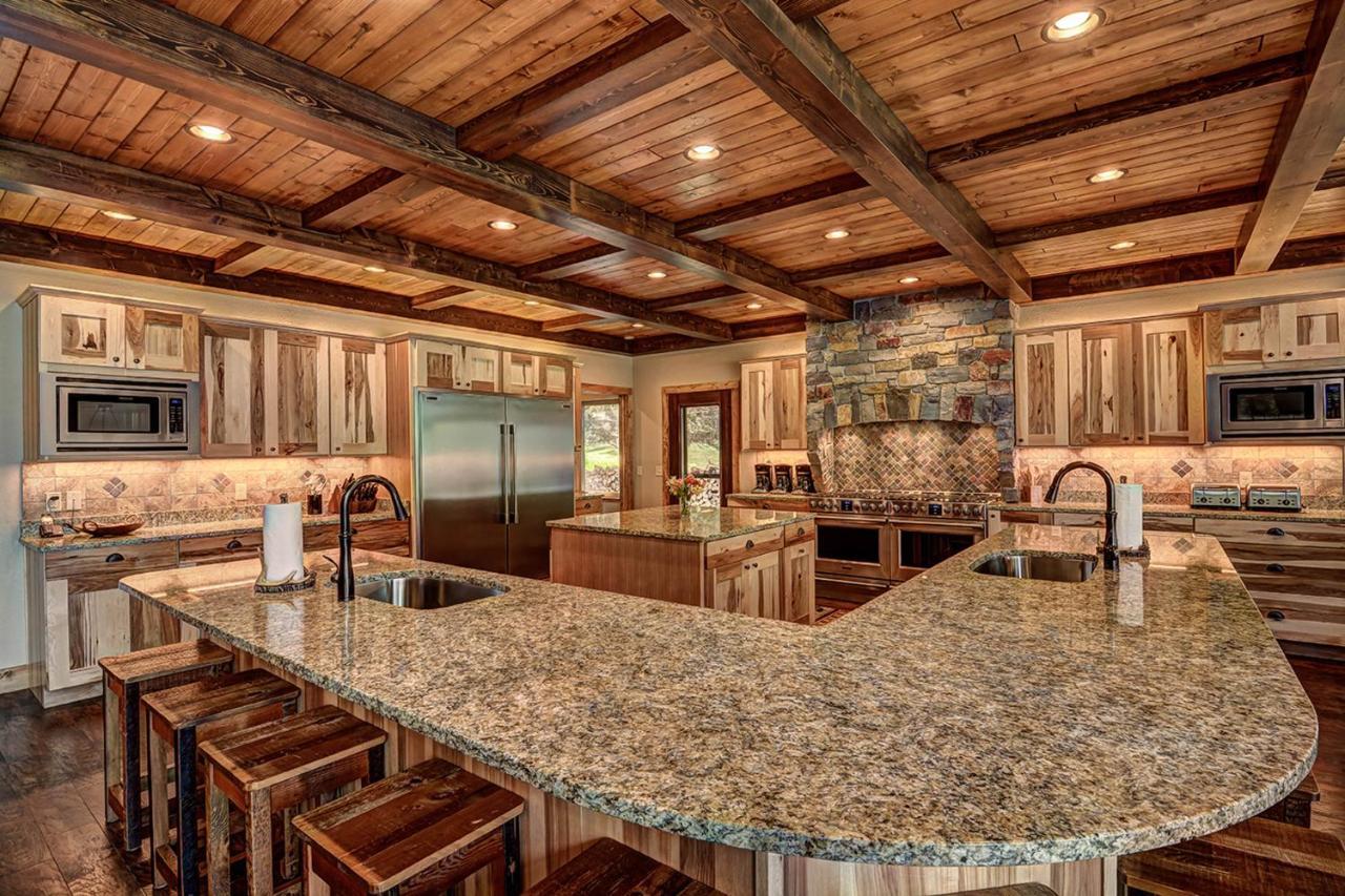 Whispering Pines Lodge: 9 Bedroom Eagle River Exterior foto