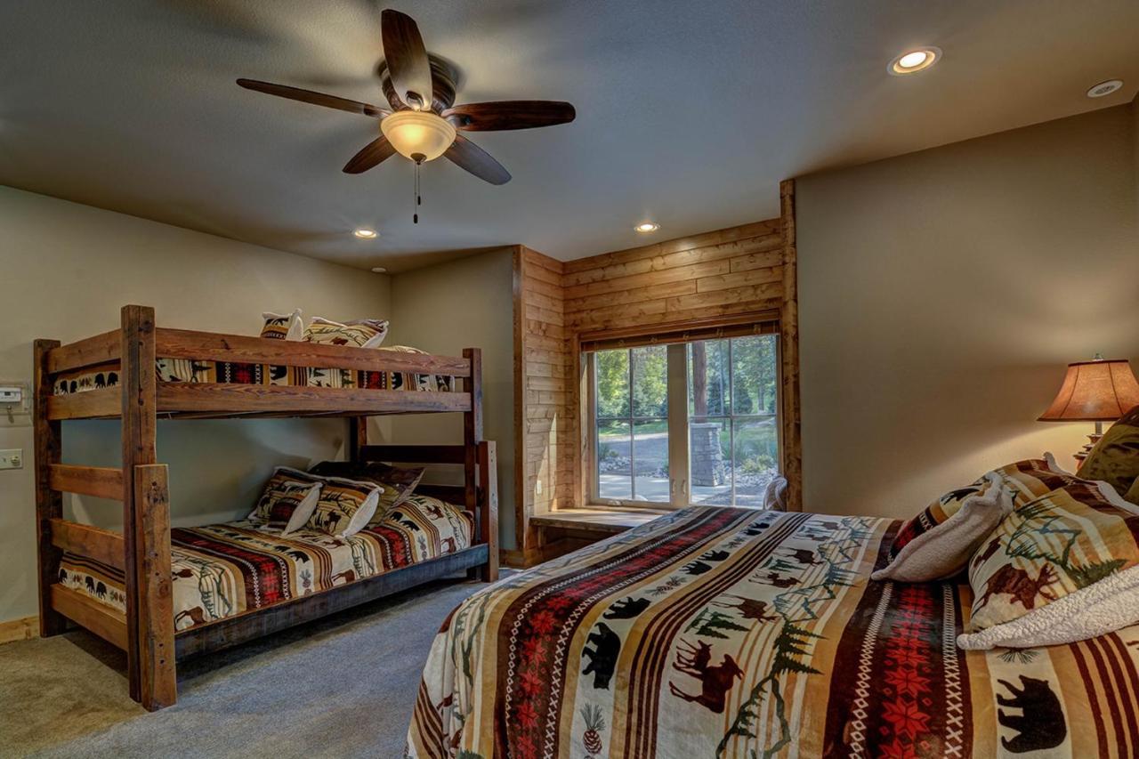 Whispering Pines Lodge: 9 Bedroom Eagle River Exterior foto