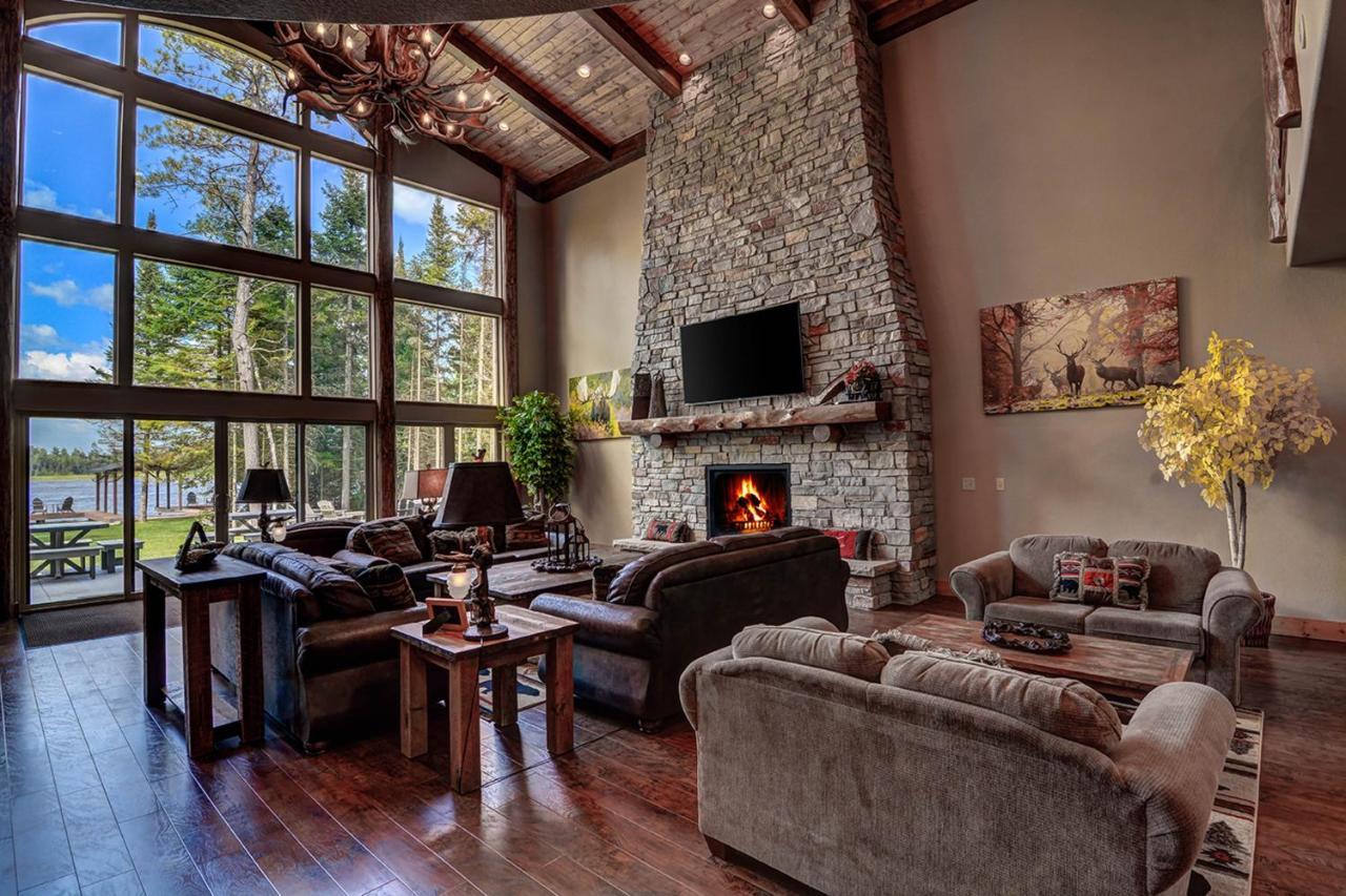 Whispering Pines Lodge: 9 Bedroom Eagle River Exterior foto