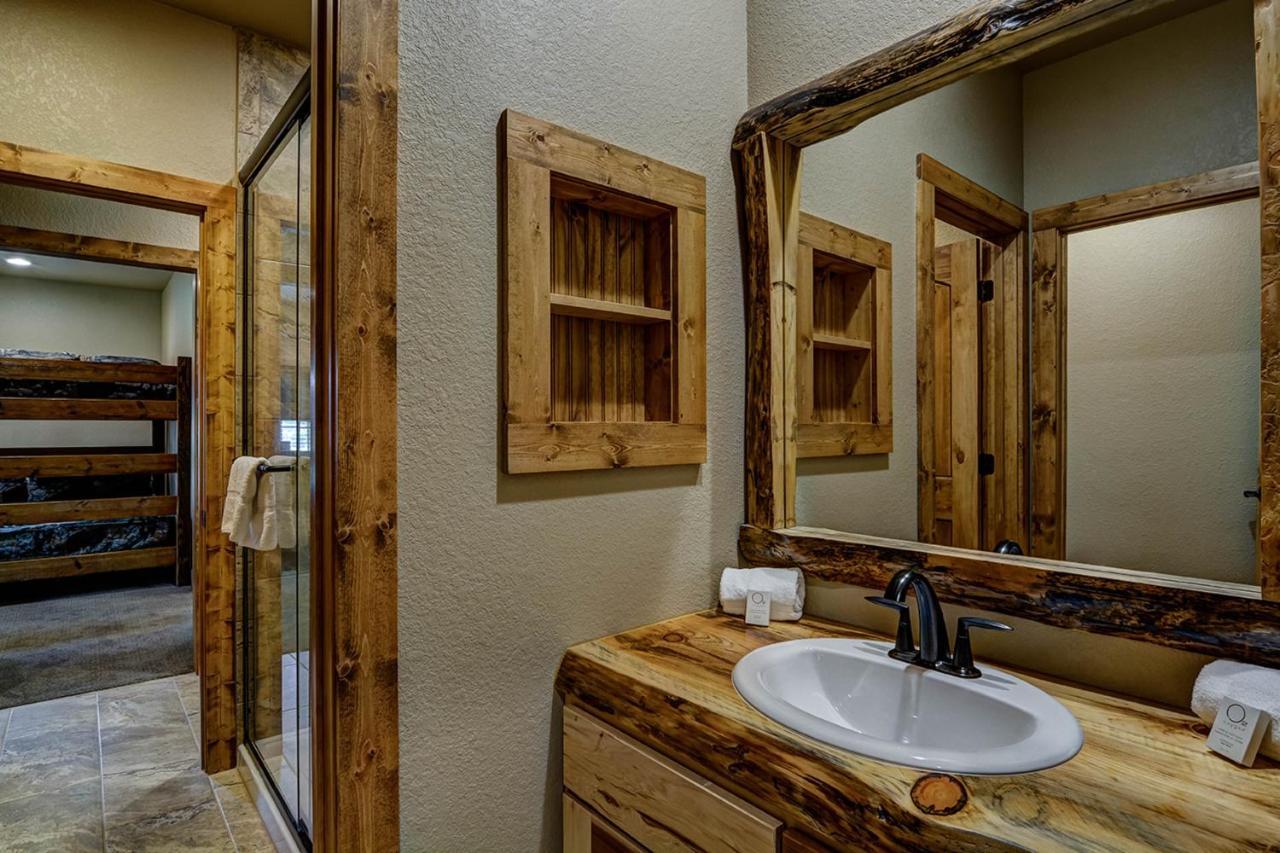 Whispering Pines Lodge: 9 Bedroom Eagle River Exterior foto